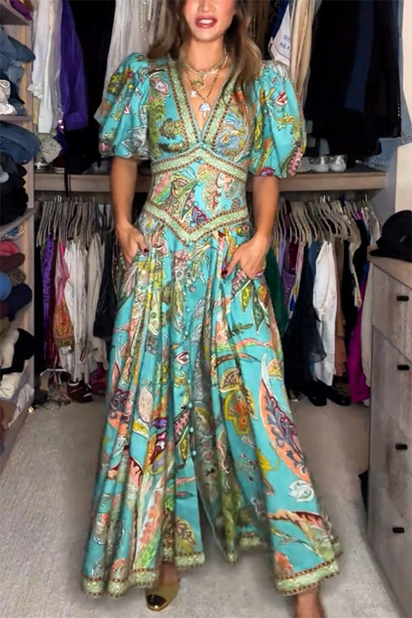 Amelia Quinn | Robe longue fluide à manches bouffantes et col en V 