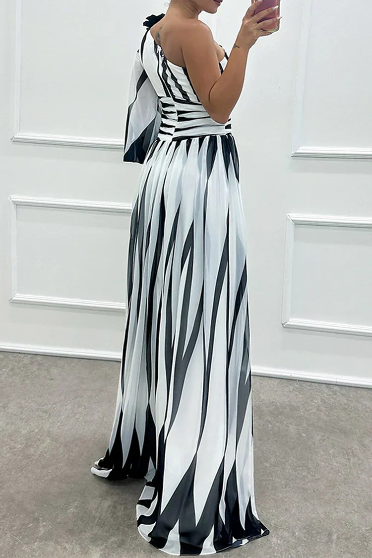 Shiloh - Robe longue élégante à une épaule et rayures
