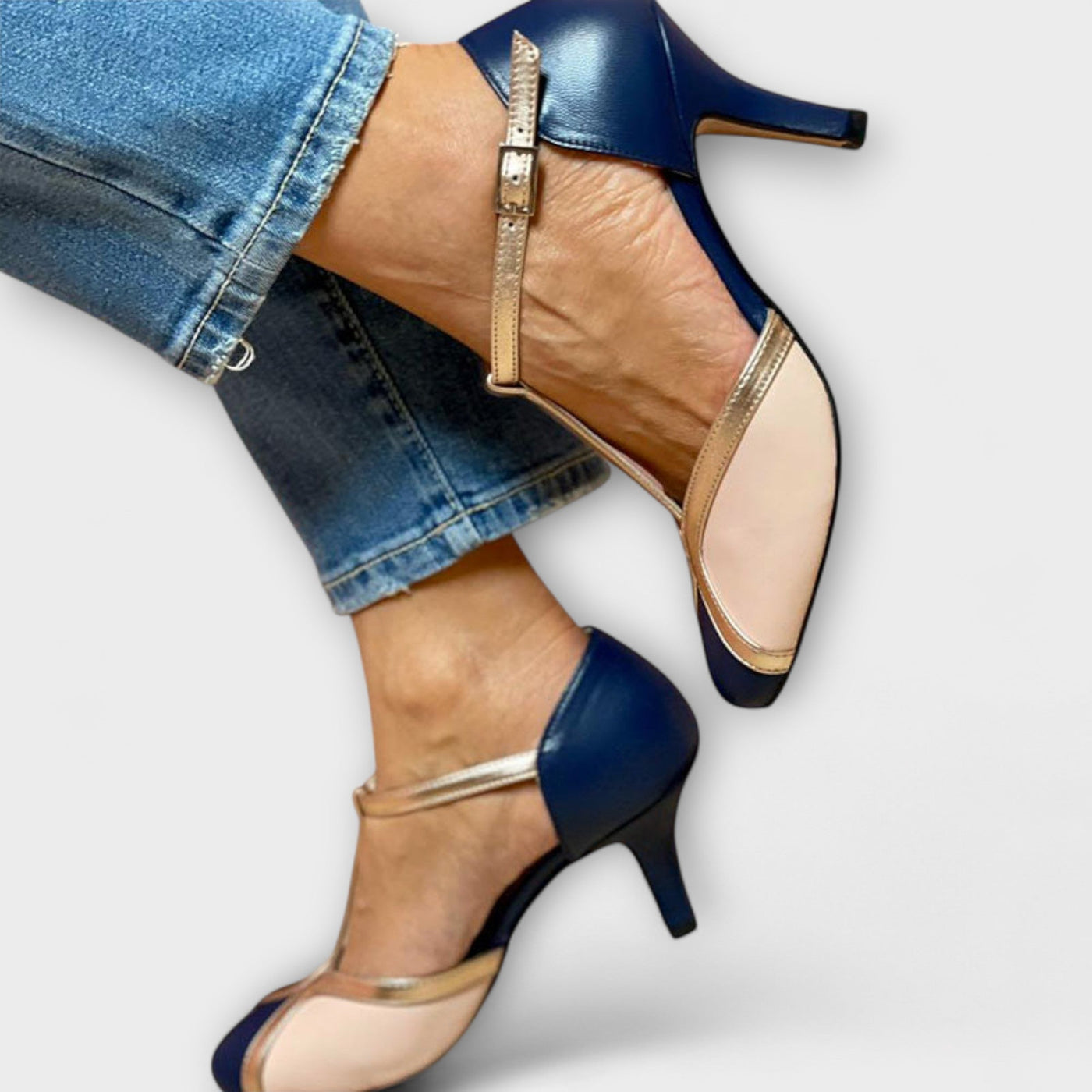 Alessia – Eleganza T-Strap bicolore