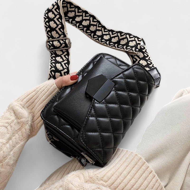 Nora. – Sac à main classique avec plus de détails