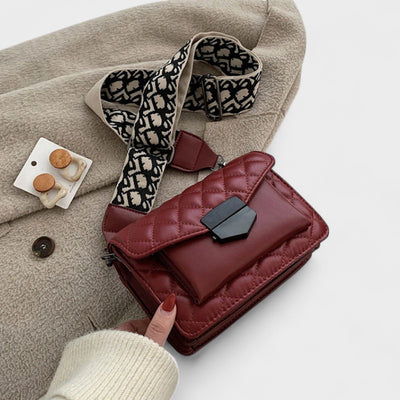 Nora. – Sac à main classique avec plus de détails