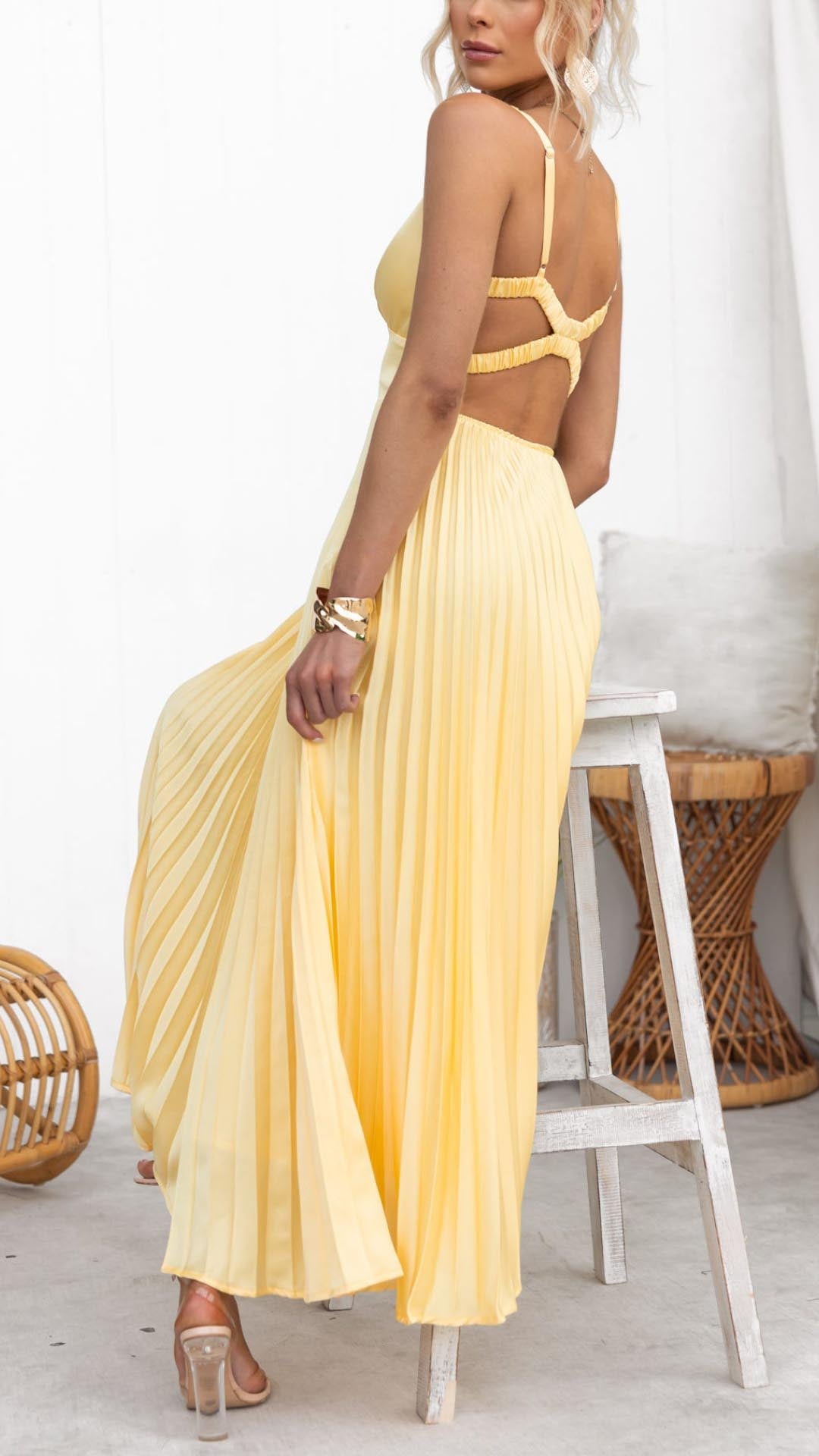 Eline | Robe longue élégante à col en V et jupe plissée