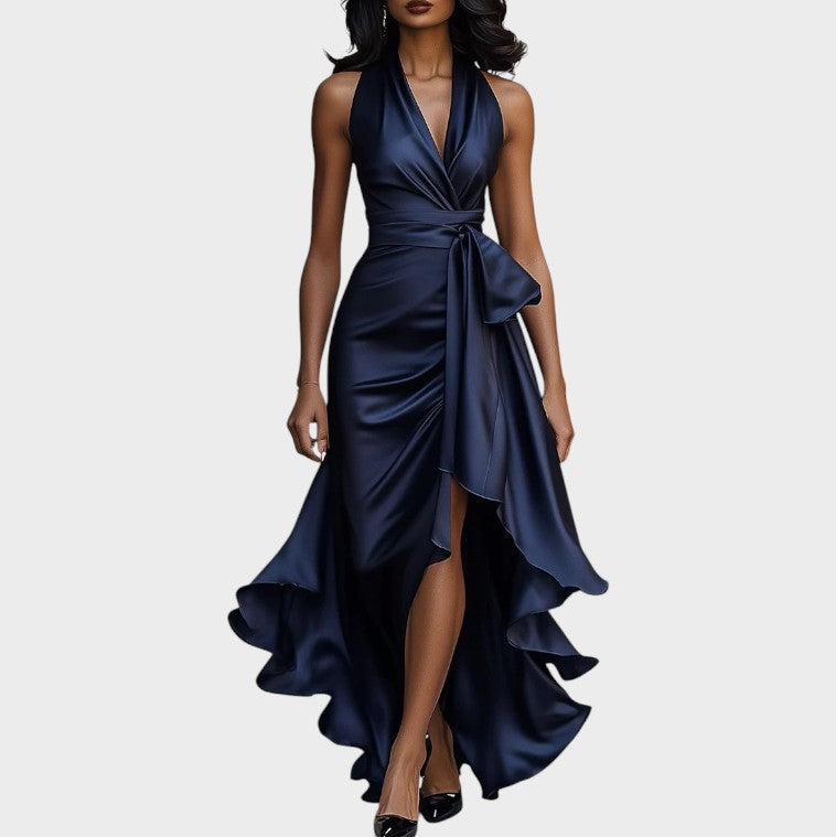 Lina | Robe en raso élégant de mezzanotte avec col à licou et volant