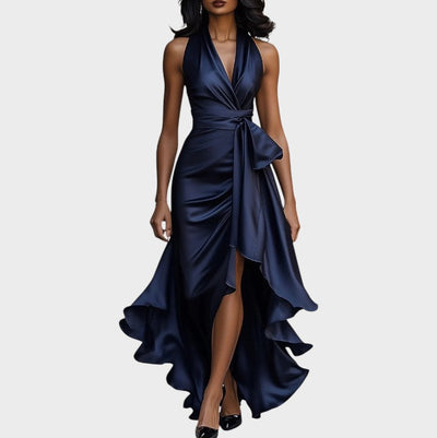 Lina | Robe en raso élégant de mezzanotte avec col à licou et volant