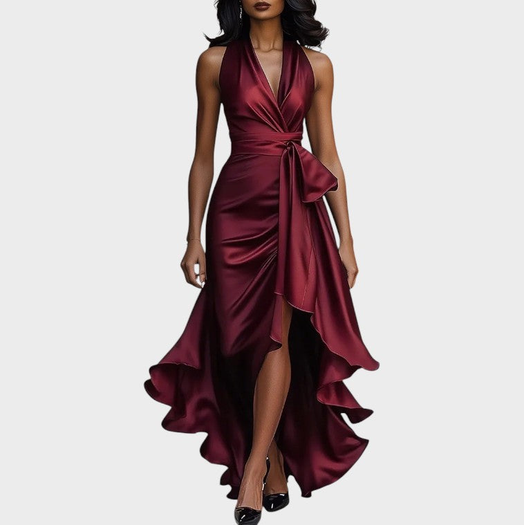 Lina | Robe en raso élégant de mezzanotte avec col à licou et volant