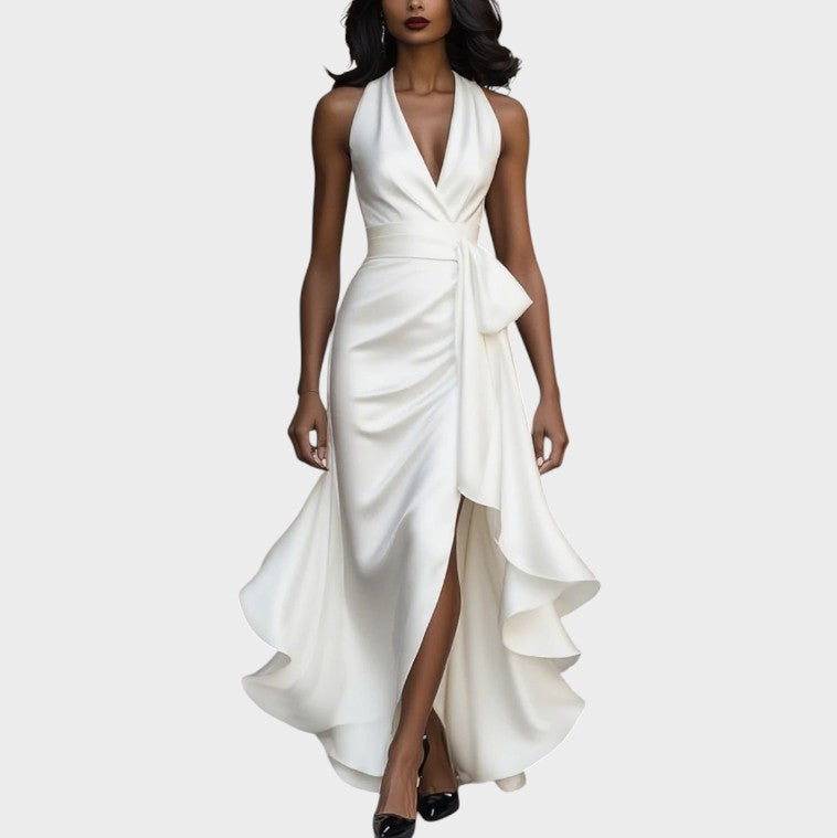 Lina | Robe en raso élégant de mezzanotte avec col à licou et volant