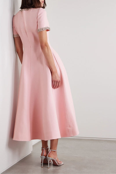 Robe mi-longue rose à nœud papillon Zoe ornée de cristaux